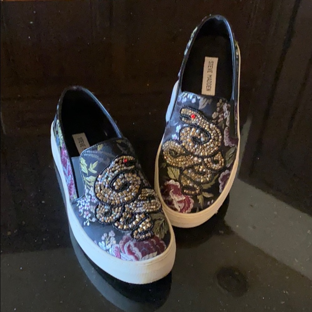Steve Madden snake embellished casual sneakers